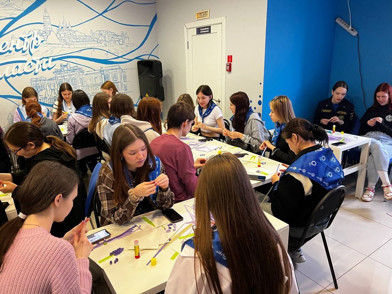 В эти минуты для студентов Тюменской области проводят мастер-классы в честь Дня воссоединения Крыма с Россией  